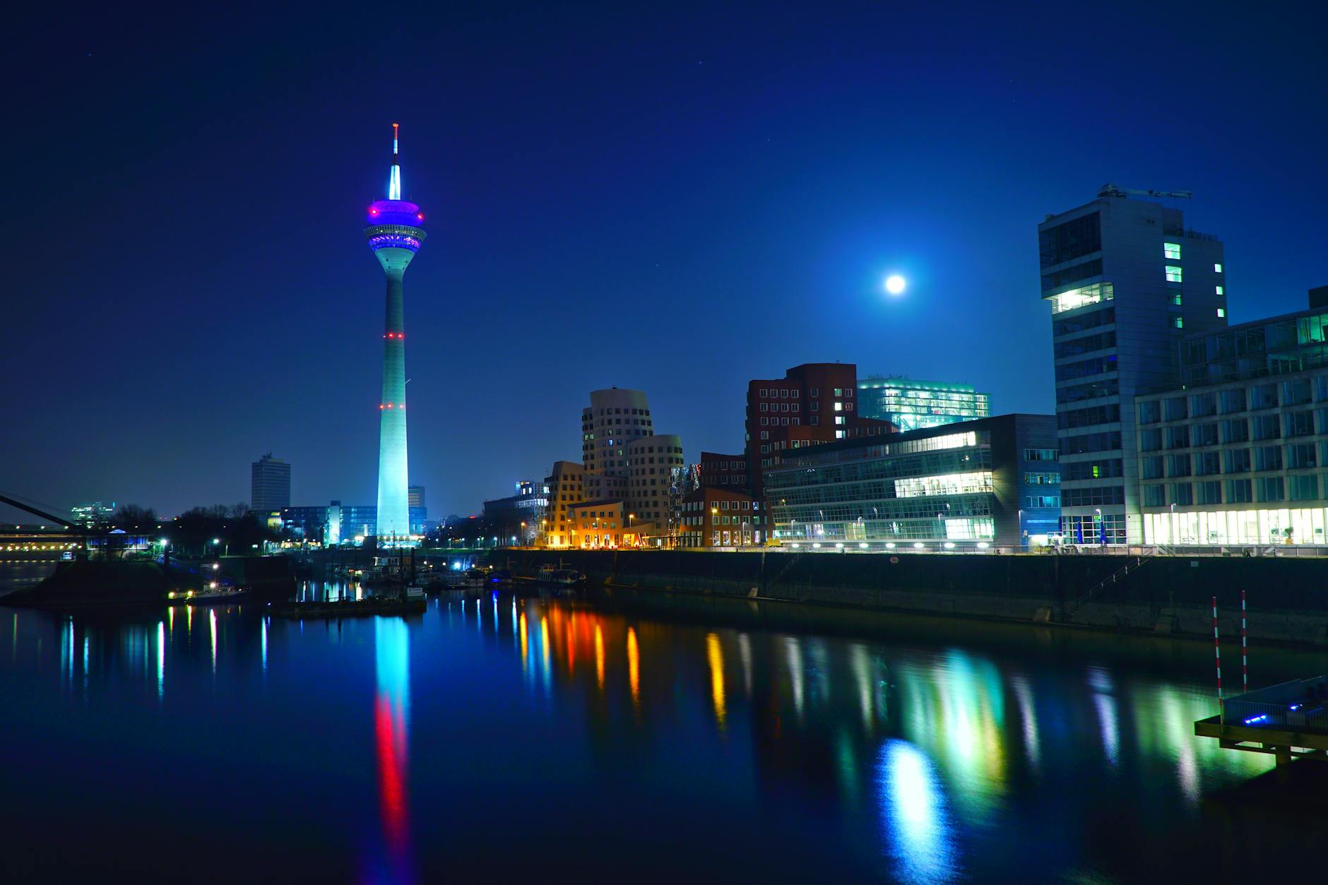 Graf-Adolf-Strasse 41, Düsseldorf — a recognised CBD address that satisfies Handelsregister and Finanzamt requirements for GmbH registration.