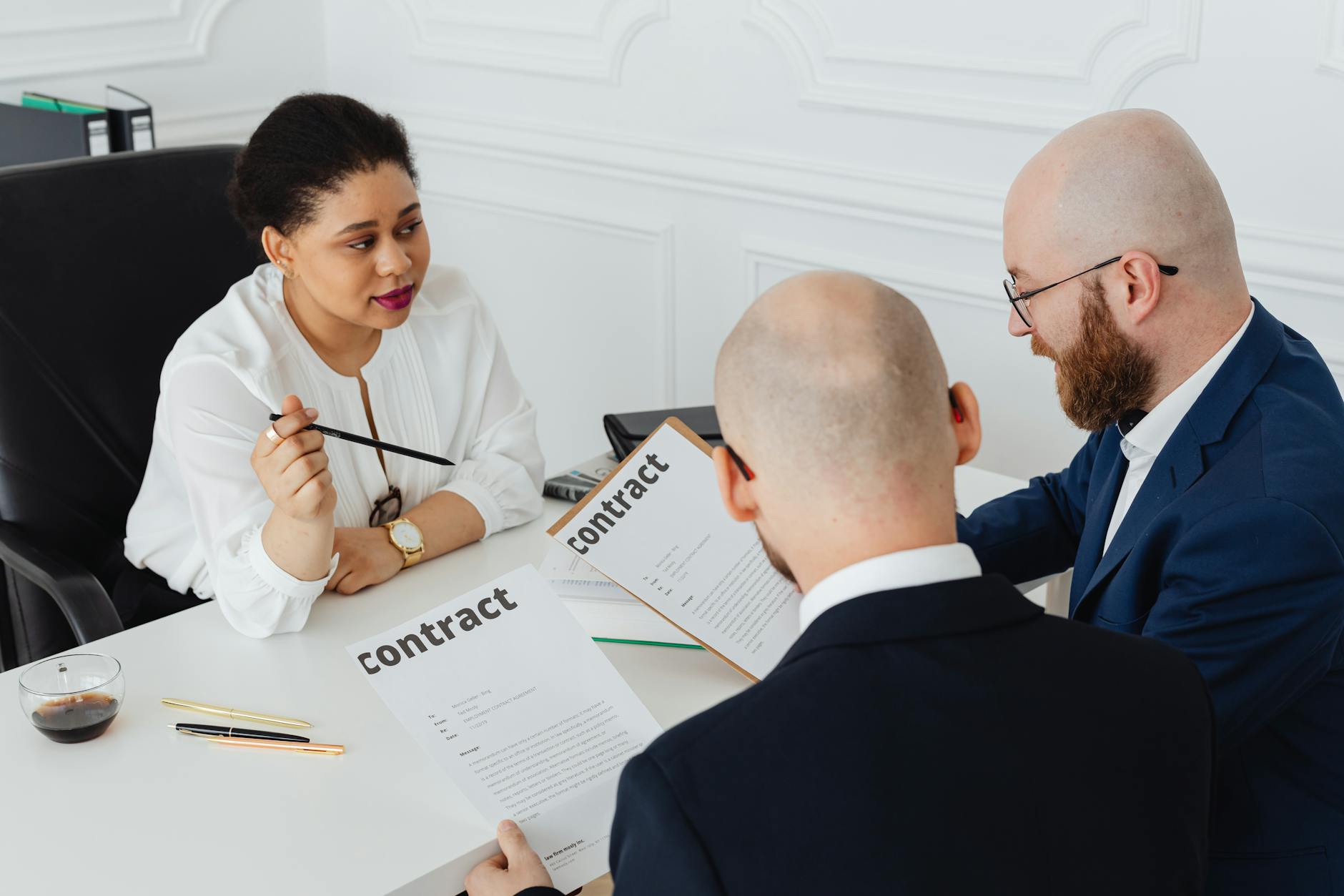 GmbH Share Transfer (Anteilsabtretung) — §15 GmbHG, Notary Costs, RETT, and Key Clauses